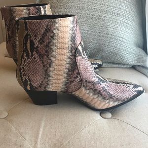 Qupid Blush/Taupe Snake Print Booties, Size 9